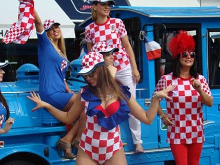 Protiv malera: Hrvatska navijačka pjesma Alke Vujice i Vatrenih cura Protiv malera: Hrvatska navijačka pjesma Alke Vujice i Vatrenih cura