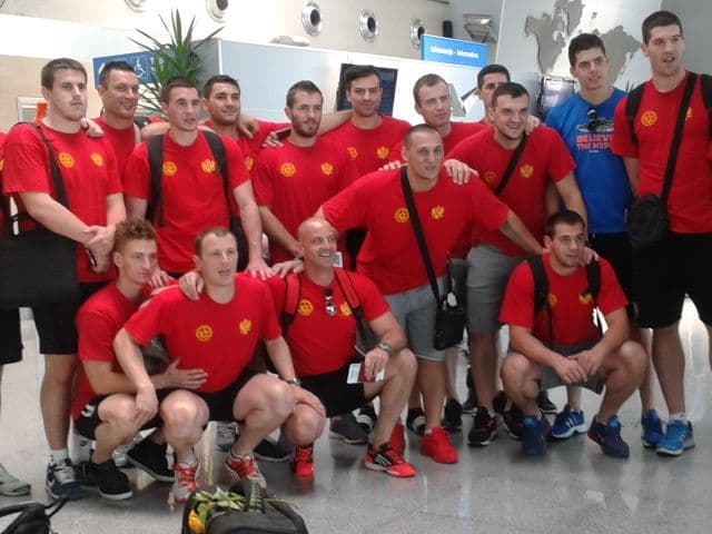 „Lavovi“ ostali u Podgorici zbog kvara na avionu „Lavovi“ ostali u Podgorici zbog kvara na avionu