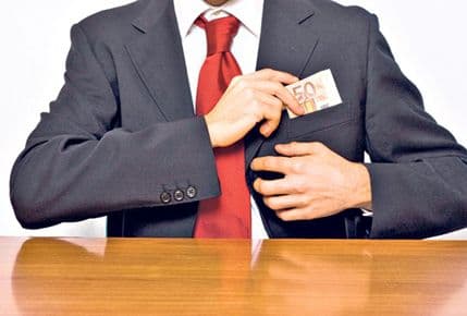 Podgorica: Kineskinja pokušala da podmiti policajca Podgorica: Kineskinja pokušala da podmiti policajca