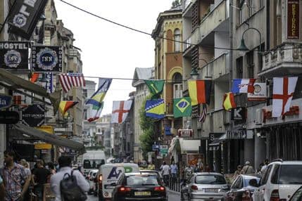 U BiH euforija pred utakmicu: Od tramvaja do nošnje, sve u znaku Zmajeva U BiH euforija pred utakmicu: Od tramvaja do nošnje, sve u znaku Zmajeva
