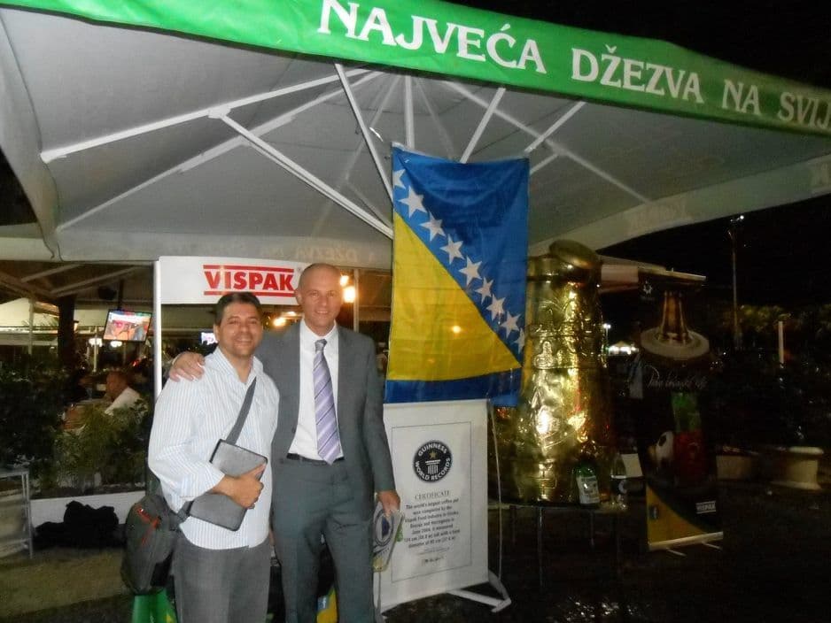 Bosanska kafa u Brazilu: Najveća džezva na svijetu stigla u Rio Bosanska kafa u Brazilu: Najveća džezva na svijetu stigla u Rio