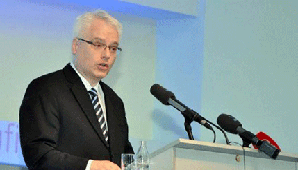 Josipović oduzima odlikovanja Ivu Sanaderu Josipović oduzima odlikovanja Ivu Sanaderu