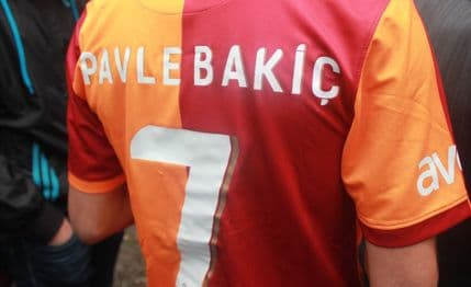 Delegacija FK Galatasaraj otkrila spomen-ploču braći Bakić Delegacija FK Galatasaraj otkrila spomen-ploču braći Bakić