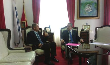 Bingulac uručio Mugoši zahvalnicu Bingulac uručio Mugoši zahvalnicu