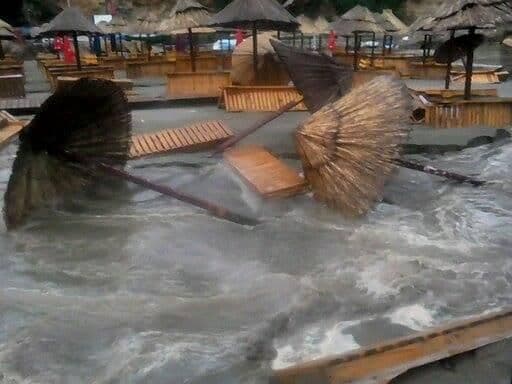 Olujno nevrijeme pogodilo Ulcinj Olujno nevrijeme pogodilo Ulcinj