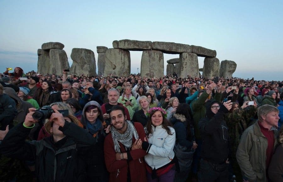 Stounhendž: Stotine ljudi obilježilo početak ljeta Stounhendž: Stotine ljudi obilježilo početak ljeta