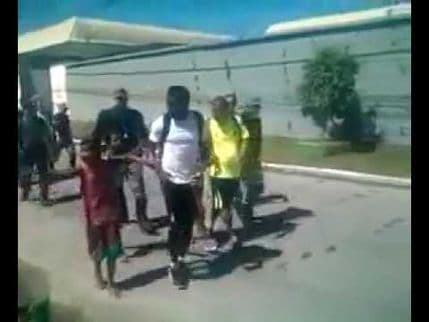 VIDEO: Muntari išao najsiromašnijim gradom Brazila i dijelio ljudima novac! VIDEO: Muntari išao najsiromašnijim gradom Brazila i dijelio ljudima novac!