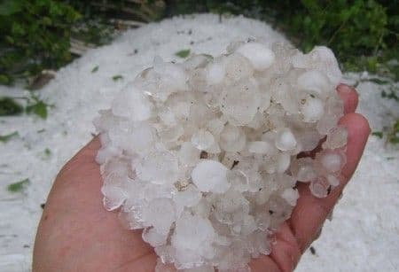 Olujno nevrijeme praćeno gradom pogodilo Srbiju Olujno nevrijeme praćeno gradom pogodilo Srbiju