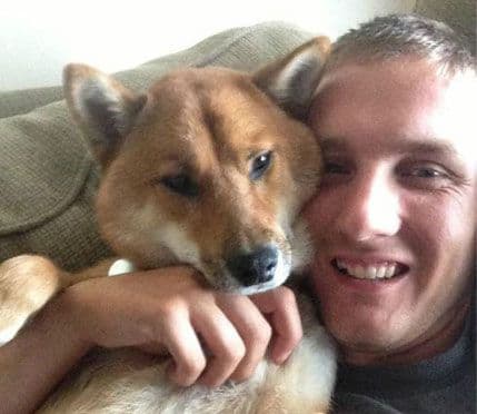 Dok je ratovao u Avganistanu, djevojka mu prodala psa Dok je ratovao u Avganistanu, djevojka mu prodala psa