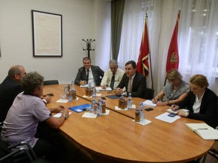 Žugić sa predstavnicima sindikata: Formiranje zajedničkog tima za praćenje prekršaja Žugić sa predstavnicima sindikata: Formiranje zajedničkog tima za praćenje prekršaja