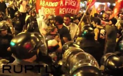 Brazil: Policija suzavcem rastjerala protestante ispred Marakane Brazil: Policija suzavcem rastjerala protestante ispred Marakane