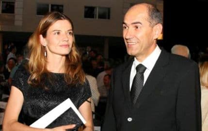 Janšina žena rekla djeci da je tata službeno odsutan Janšina žena rekla djeci da je tata službeno odsutan