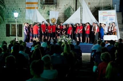 KOTOR ART: "Zavičajne harmonije" zatvorile 13. Festival klapa u Perastu KOTOR ART: "Zavičajne harmonije" zatvorile 13. Festival klapa u Perastu