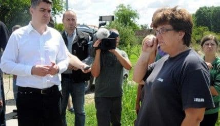 Milanović tješi poplavljene: „I meni je u stanu pukla cijev“ Milanović tješi poplavljene: „I meni je u stanu pukla cijev“