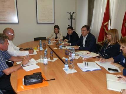 Žugić sa sindikalcima: Novi zakon neće značiti smanjenje zarada Žugić sa sindikalcima: Novi zakon neće značiti smanjenje zarada