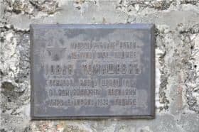 Dvije kuće nose spomen ploču da je u njoj rođen Jovan Tomašević! Dvije kuće nose spomen ploču da je u njoj rođen Jovan Tomašević!