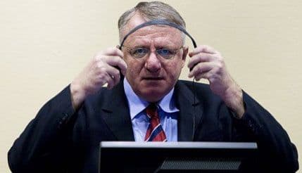 Šešelj traži od Tribunala 12 miliona eura za odštetu Šešelj traži od Tribunala 12 miliona eura za odštetu