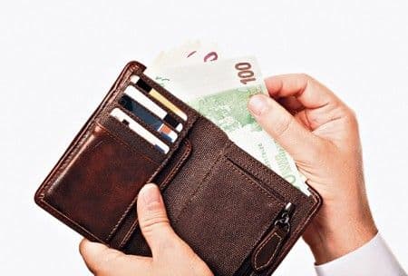 Tivat: Nagovorili dijete da roditeljima uzme 6.000 eura Tivat: Nagovorili dijete da roditeljima uzme 6.000 eura