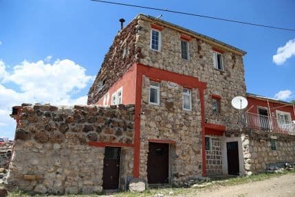 Od kamenja sakupljenog po svijetu sagradio kuću iz snova Od kamenja sakupljenog po svijetu sagradio kuću iz snova