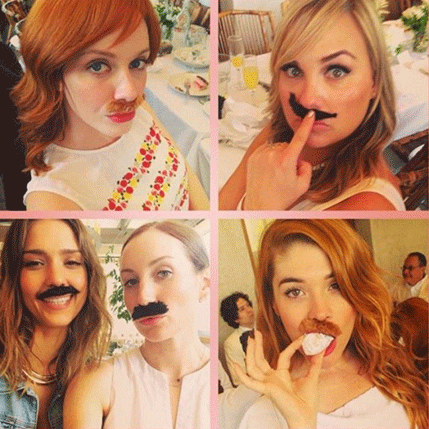 Džesika Alba i Kristina Hendriks stavile brkove: Jesu li i dalje privlačne? Džesika Alba i Kristina Hendriks stavile brkove: Jesu li i dalje privlačne?