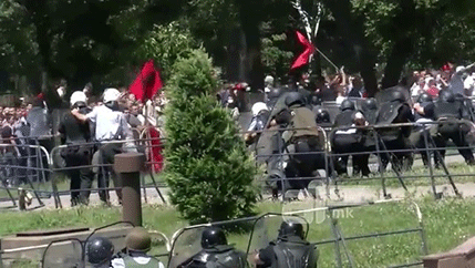 Makedonija: I danas protesti Albanaca zbog presude sunarodnicima za svirepo ubistvo pet Makedonaca Makedonija: I danas protesti Albanaca zbog presude sunarodnicima za svirepo ubistvo pet Makedonaca