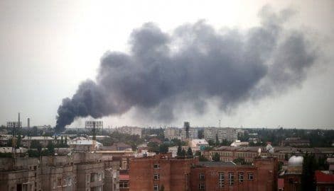 Ukrajinska vojska granatira Lugansk Ukrajinska vojska granatira Lugansk