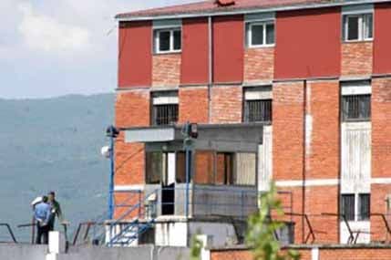 U bjekstvu više od 1.200 osuđenika U bjekstvu više od 1.200 osuđenika