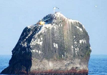 Najusamljeniji čovjek na planeti: Na stijeni usred Atlantika u društvu ptica Najusamljeniji čovjek na planeti: Na stijeni usred Atlantika u društvu ptica