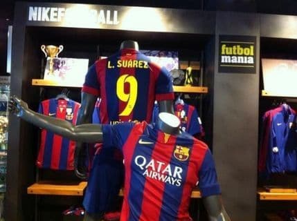 Dres Barse sa imenom Suarez već u prodaji! Dres Barse sa imenom Suarez već u prodaji!