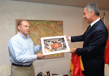 Kosmonaut poklonio Đukanoviću snimak Podgorice iz svemira Kosmonaut poklonio Đukanoviću snimak Podgorice iz svemira