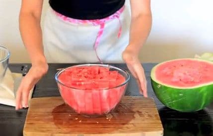 Najlakši način da isiječete lubenicu Najlakši način da isiječete lubenicu