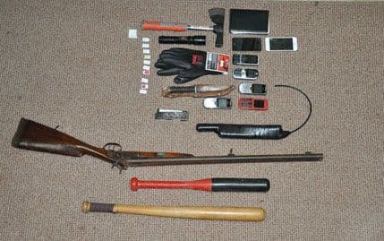 U Kotoru pronađeni i oduzeti eksploziv, oružje i drugi predmeti U Kotoru pronađeni i oduzeti eksploziv, oružje i drugi predmeti