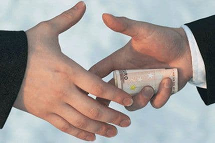 Zbog primanja i davanja mita osuđeno 17 osoba Zbog primanja i davanja mita osuđeno 17 osoba