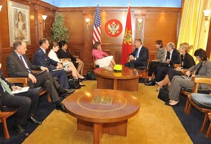 NULAND: SAD će pomoći Crnoj Gori na putu ka NATO-u NULAND: SAD će pomoći Crnoj Gori na putu ka NATO-u