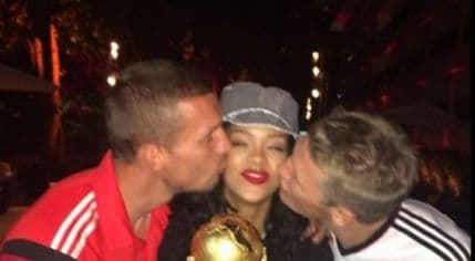 Rijana poljupcima častila reprezentativce Njemačke Rijana poljupcima častila reprezentativce Njemačke