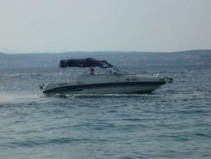 Dvoje mrtvih u sudaru glisera na jezeru kod Zubinog Potoka Dvoje mrtvih u sudaru glisera na jezeru kod Zubinog Potoka