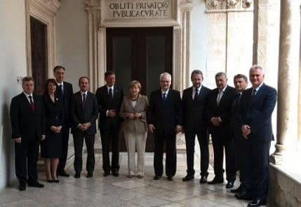 VUJANOVIĆ: Do gasovoda i autoputa kroz zajedničko djelovanje zemalja regiona (VIDEO) VUJANOVIĆ: Do gasovoda i autoputa kroz zajedničko djelovanje zemalja regiona (VIDEO)