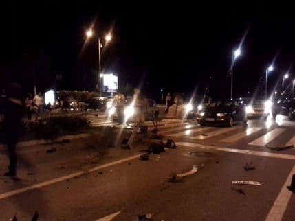 PODGORICA: Tri osobe teže povrijeđene u udesu PODGORICA: Tri osobe teže povrijeđene u udesu