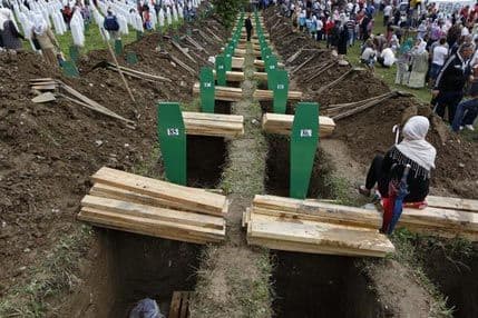 Holandija odgovorna za smrt više od 300 ljudi u Srebrenici Holandija odgovorna za smrt više od 300 ljudi u Srebrenici