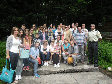 Vojska organizovala izlet za porodice vojnika koji su u Avganistanu Vojska organizovala izlet za porodice vojnika koji su u Avganistanu