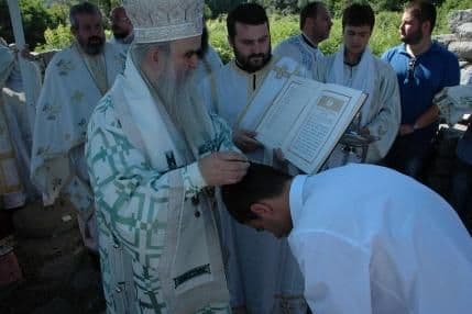 AMFILOHIJE: Neshvatljiva otrovna mržnja protiv maloga hrama na Rumiji AMFILOHIJE: Neshvatljiva otrovna mržnja protiv maloga hrama na Rumiji