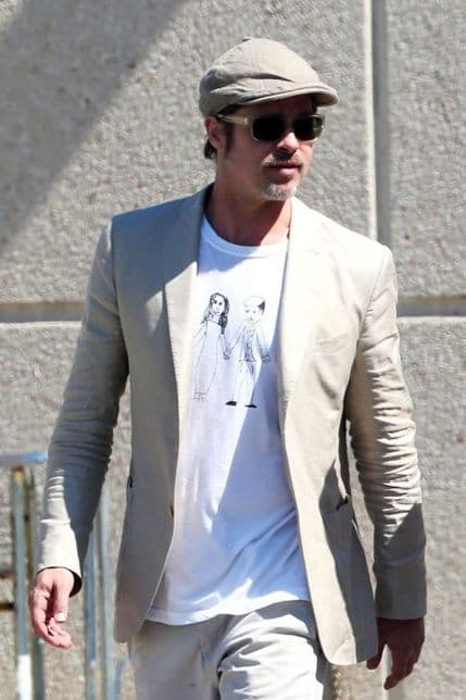 Bred Pit u unikatnoj majici koja nema cijenu, ali vrijedi bogatstvo Bred Pit u unikatnoj majici koja nema cijenu, ali vrijedi bogatstvo