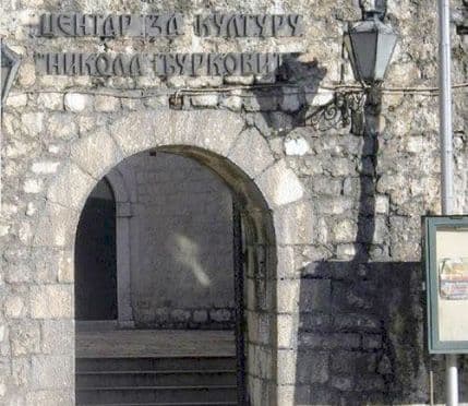 KOTOR: Izložba “Riječ, slika i neprijatelj” u KC “Nikola Đurković” KOTOR: Izložba “Riječ, slika i neprijatelj” u KC “Nikola Đurković”