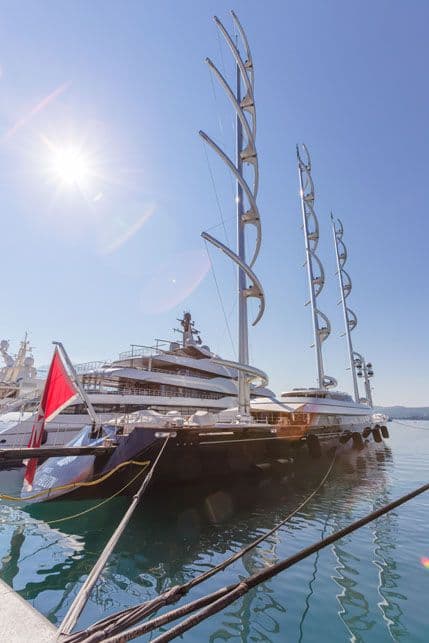 Jedna od najvećih jahti na svijetu od juče u Porto Montenegru Jedna od najvećih jahti na svijetu od juče u Porto Montenegru