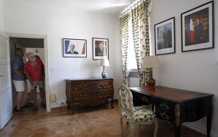 Sarkozijevi psi oštetili namještaj u predsjedničkoj palati Sarkozijevi psi oštetili namještaj u predsjedničkoj palati