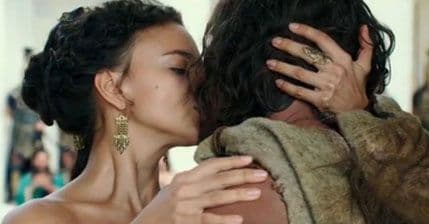 Glumac očaran ljepotom manekenke Glumac očaran ljepotom manekenke