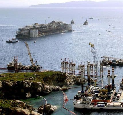 Kosta Konkordija krenula na posljednje putovanje Kosta Konkordija krenula na posljednje putovanje