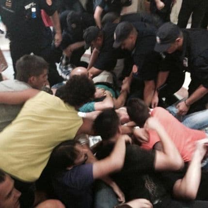 Inspekcija pečatira hotel Mogren, interventna izbacuje radnike Inspekcija pečatira hotel Mogren, interventna izbacuje radnike