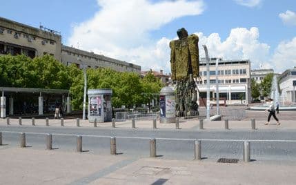 FOTO: Postavljen Megatron, večeras svečano otvaranje izložbe FOTO: Postavljen Megatron, večeras svečano otvaranje izložbe