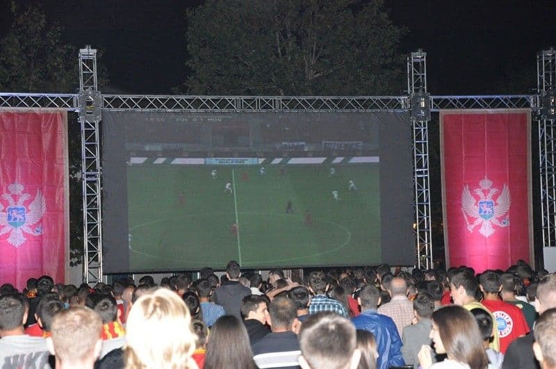 Vaterpolo polufinala na nikšićkom Trgu Slobode Vaterpolo polufinala na nikšićkom Trgu Slobode